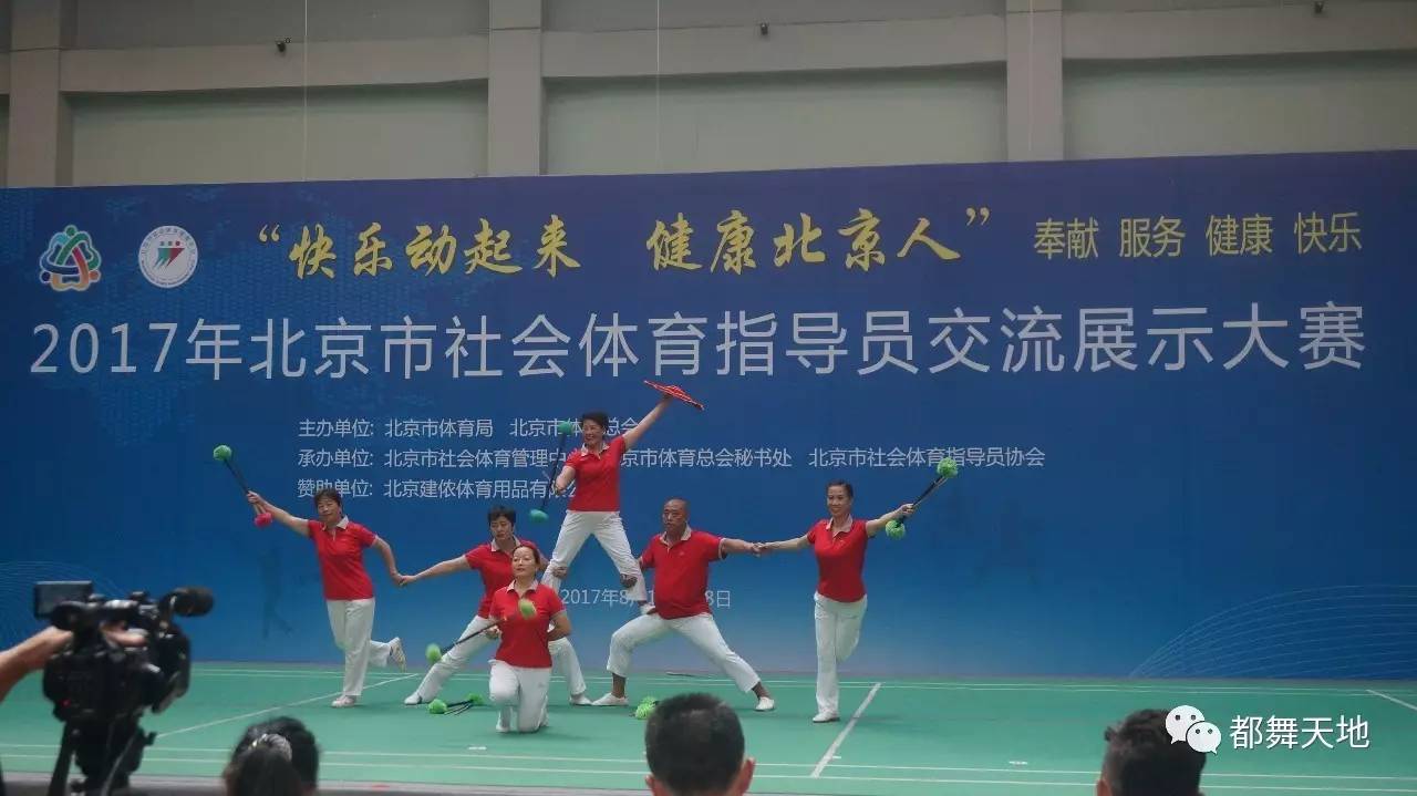 强手如云的比赛中出现紧张情绪，团队团结一致的简单介绍
